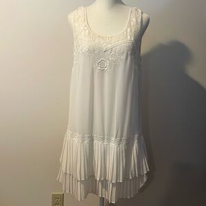 Forever 21 white flirty dress med